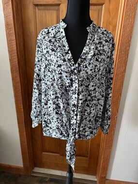 Black & White Floral Tie-Front Blouse